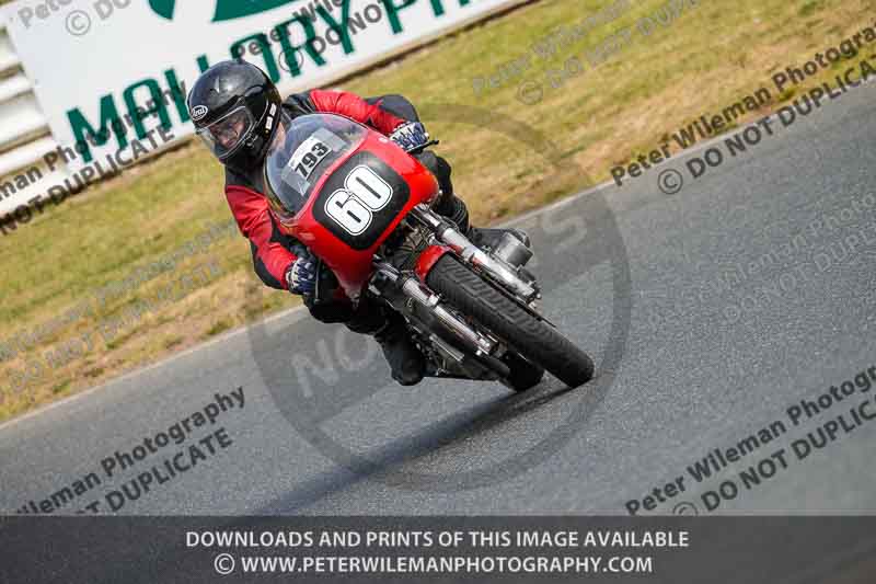 Vintage motorcycle club;eventdigitalimages;mallory park;mallory park trackday photographs;no limits trackdays;peter wileman photography;trackday digital images;trackday photos;vmcc festival 1000 bikes photographs